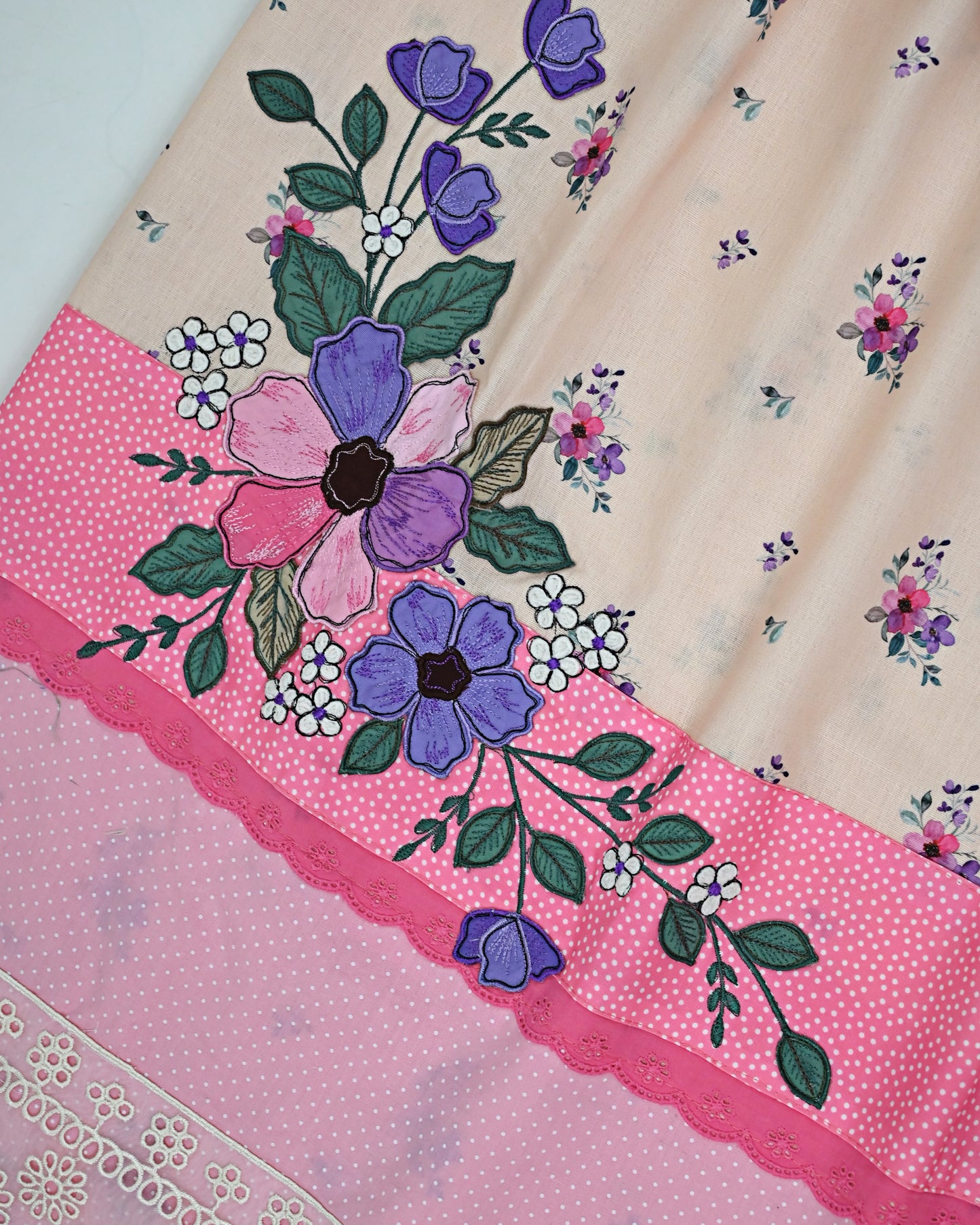 Light Apricot Base Floral Print Rida With Smart Floral Work & Smart Pink Panel Cream Lace