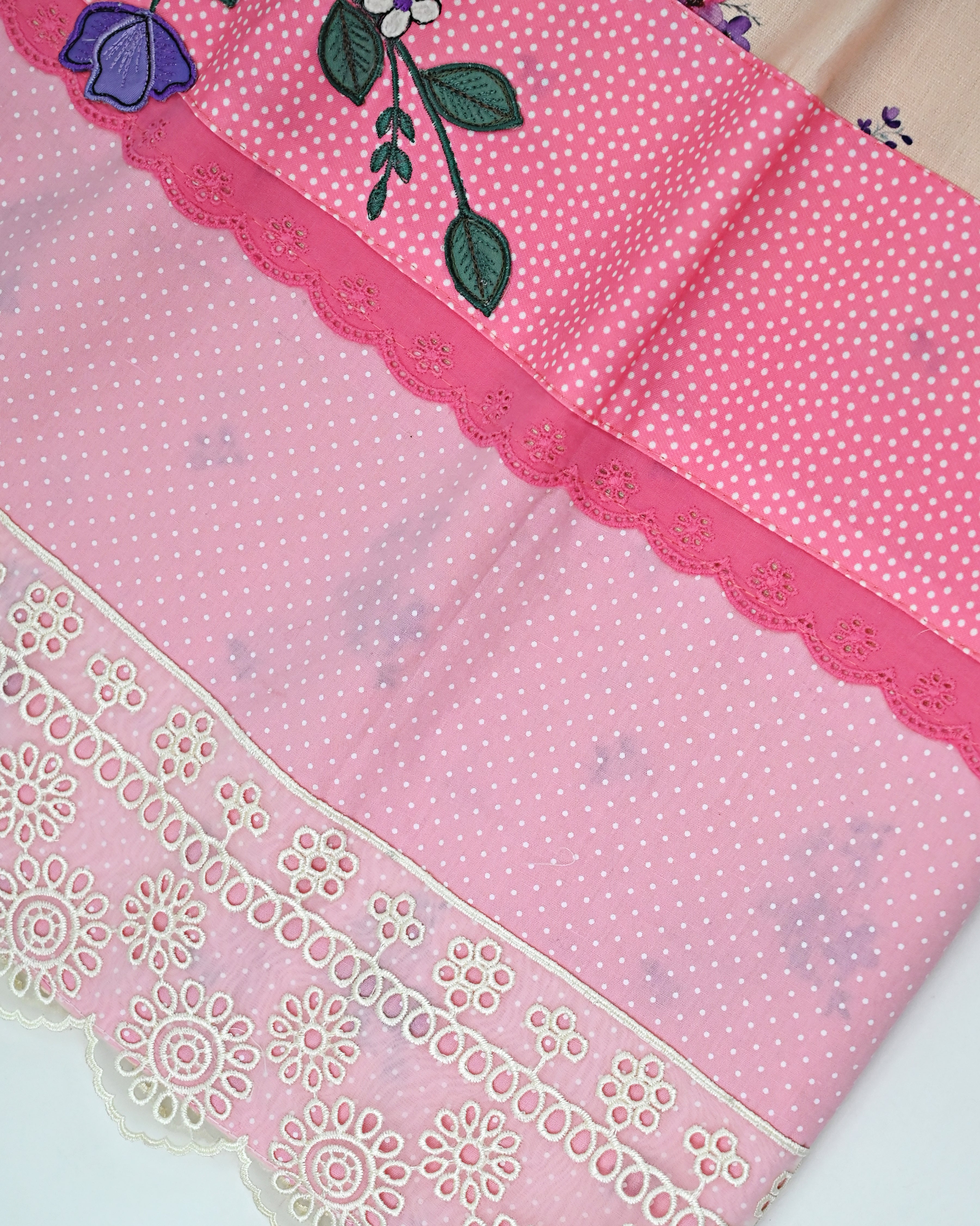 Light Apricot Base Floral Print Rida With Smart Floral Work & Smart Pink Panel Cream Lace