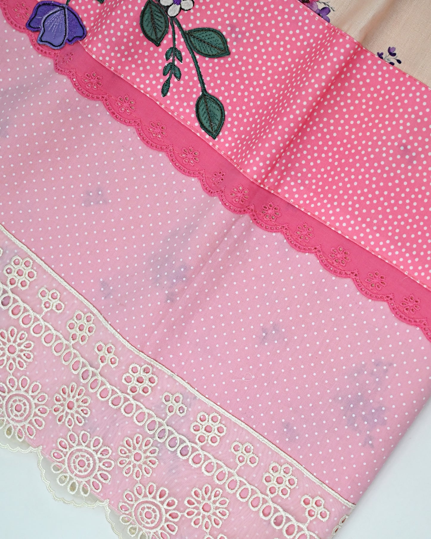 Light Apricot Base Floral Print Rida With Smart Floral Work & Smart Pink Panel Cream Lace