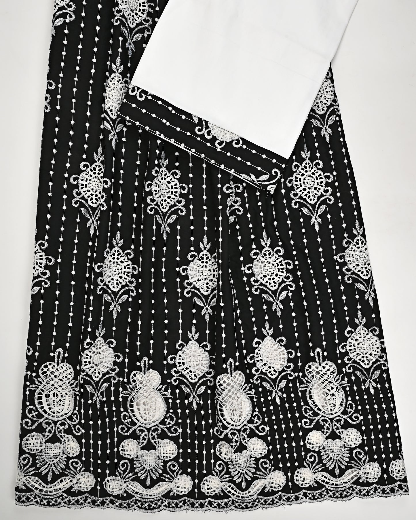 Black Base White Full Embroidery Rida With Smart Plain Pardi