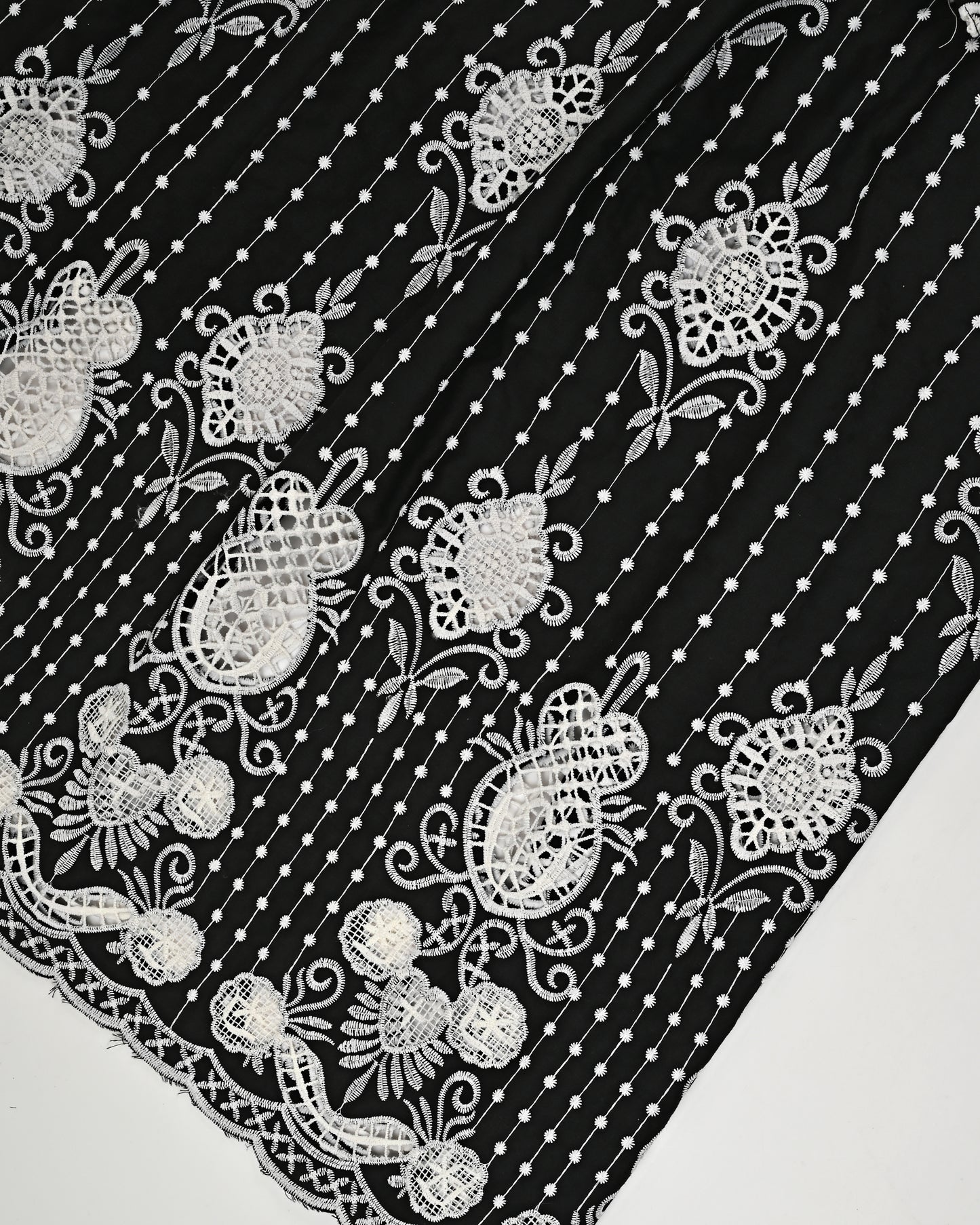 Black Base White Full Embroidery Rida With Smart Plain Pardi