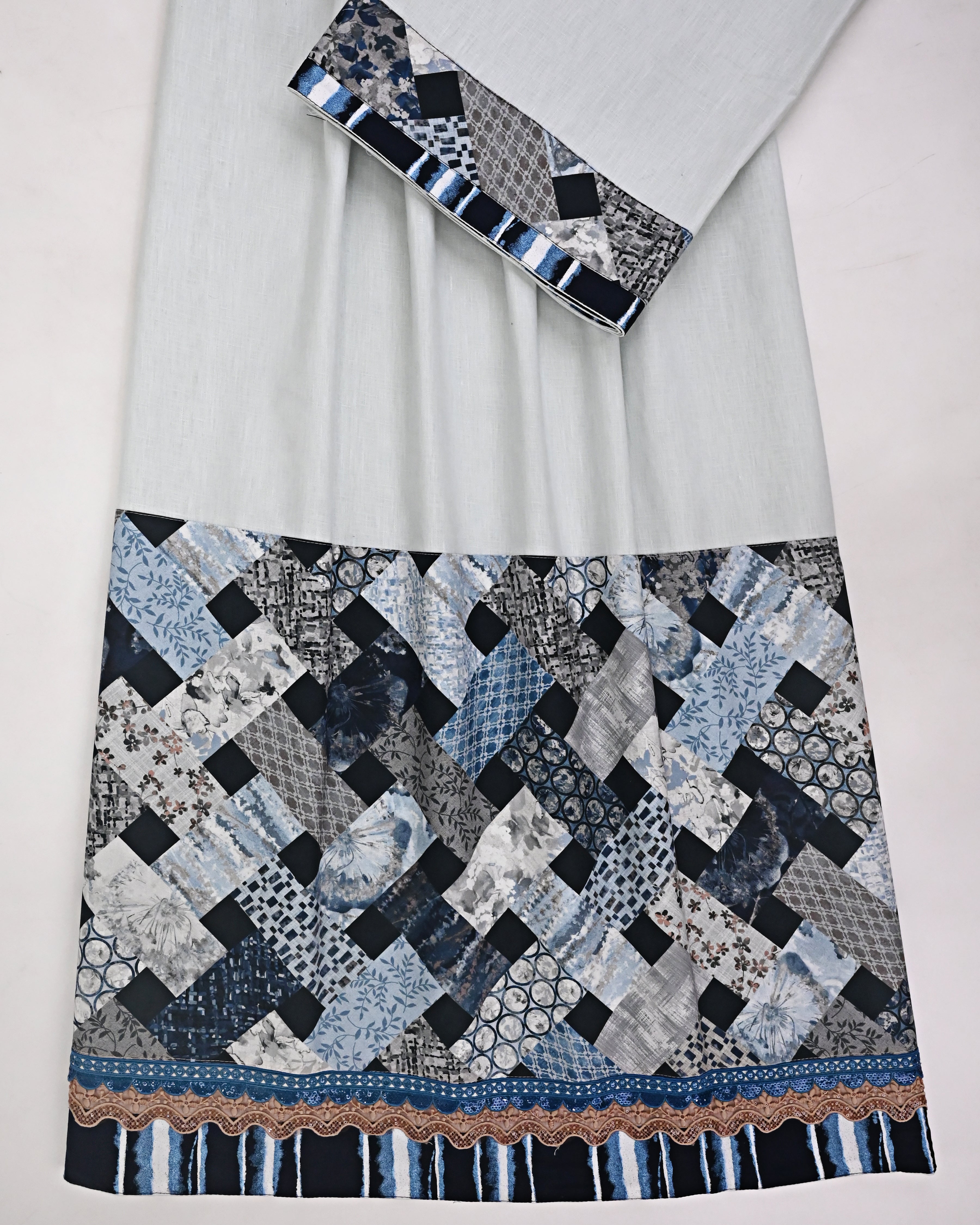 Silver Grey Rida With Smart Geometric Design Panel & Smart Look Lace
