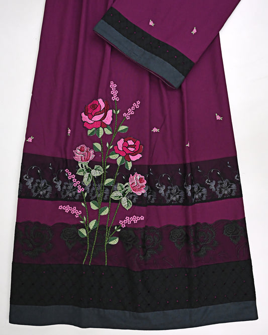 Jamuni Purple Rida With Smart Black Lace Panel & Beautiful Floral Work