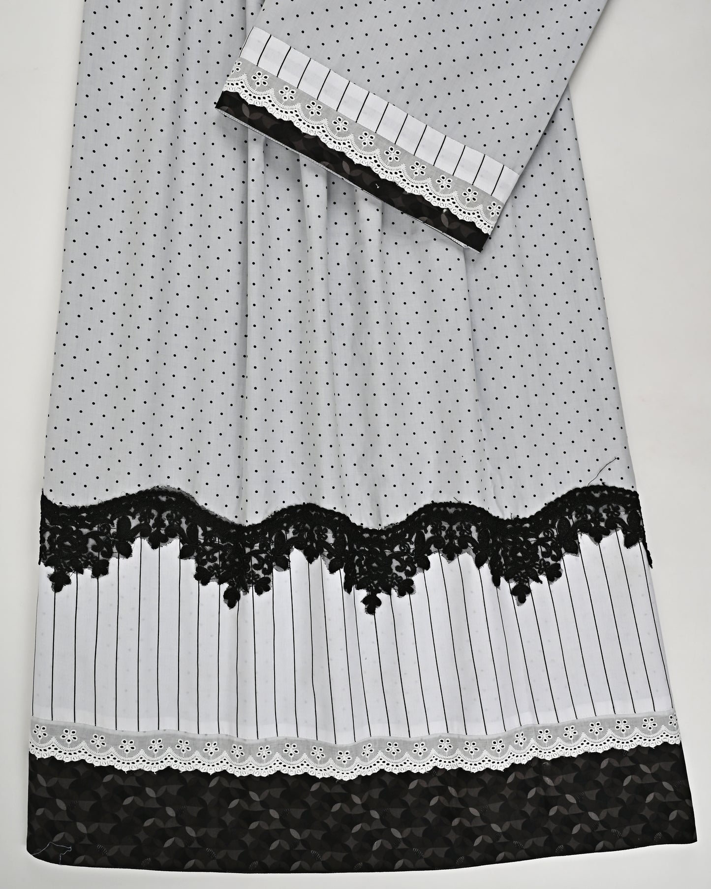 Light Grey Dots Rida With Black Lace & White Panel With Black Lining
