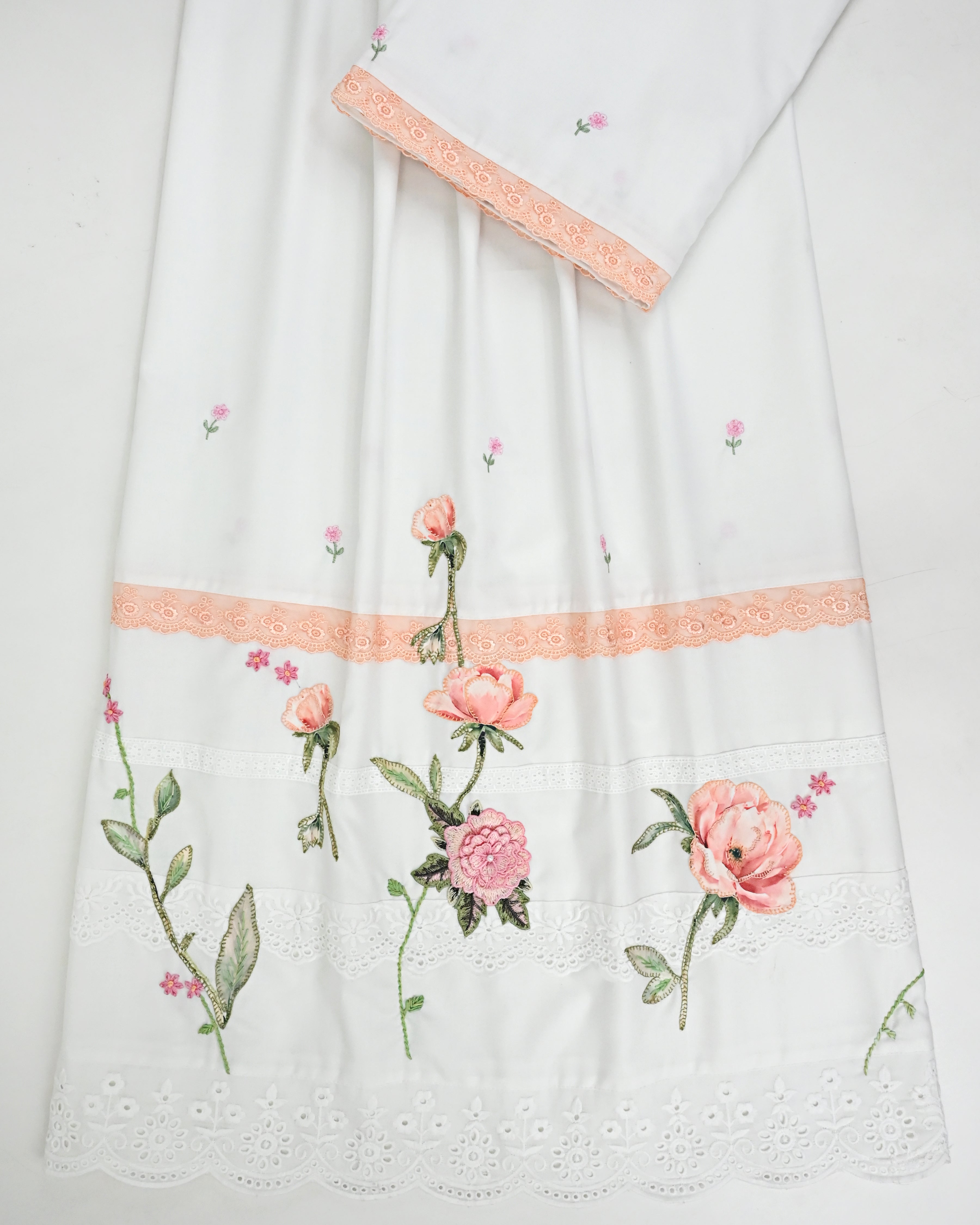 Off White Rida With Smart Lacing & Floral Applique Embroidery Work On Lace