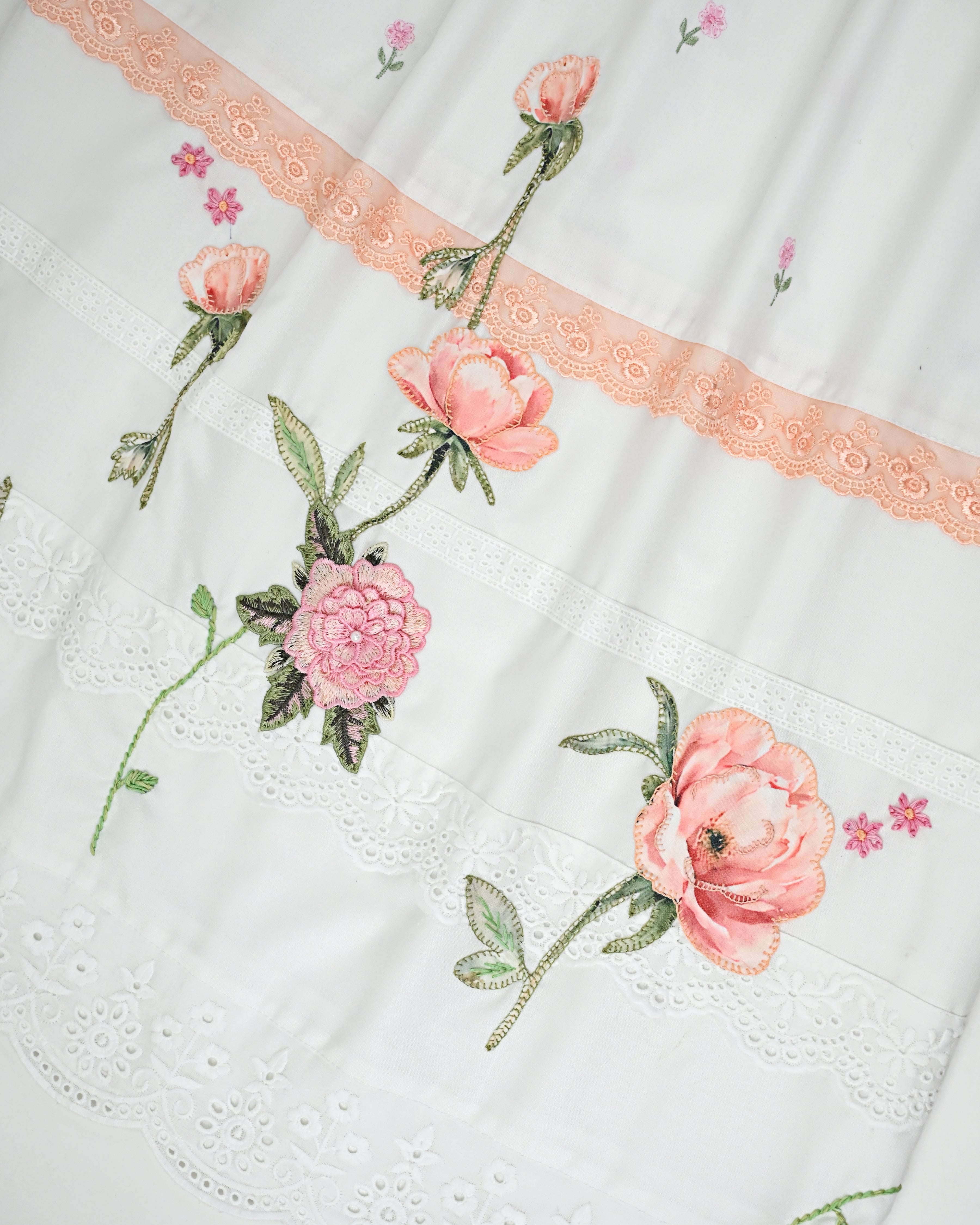Off White Rida With Smart Lacing & Floral Applique Embroidery Work On Lace