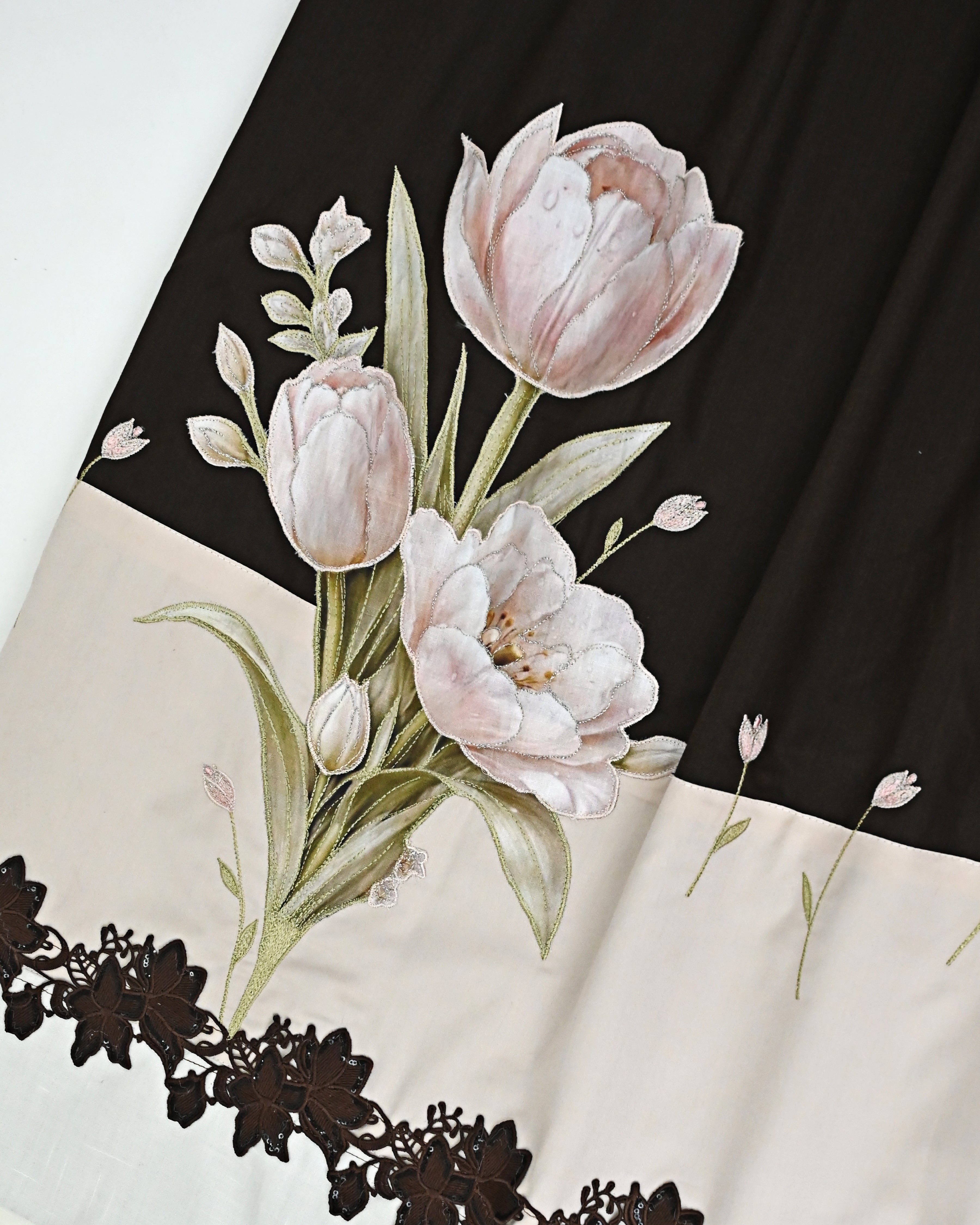 Dark Chocolate Brown Rida With Smart Light Beige White Panel Dark Lace & & Floral Applique