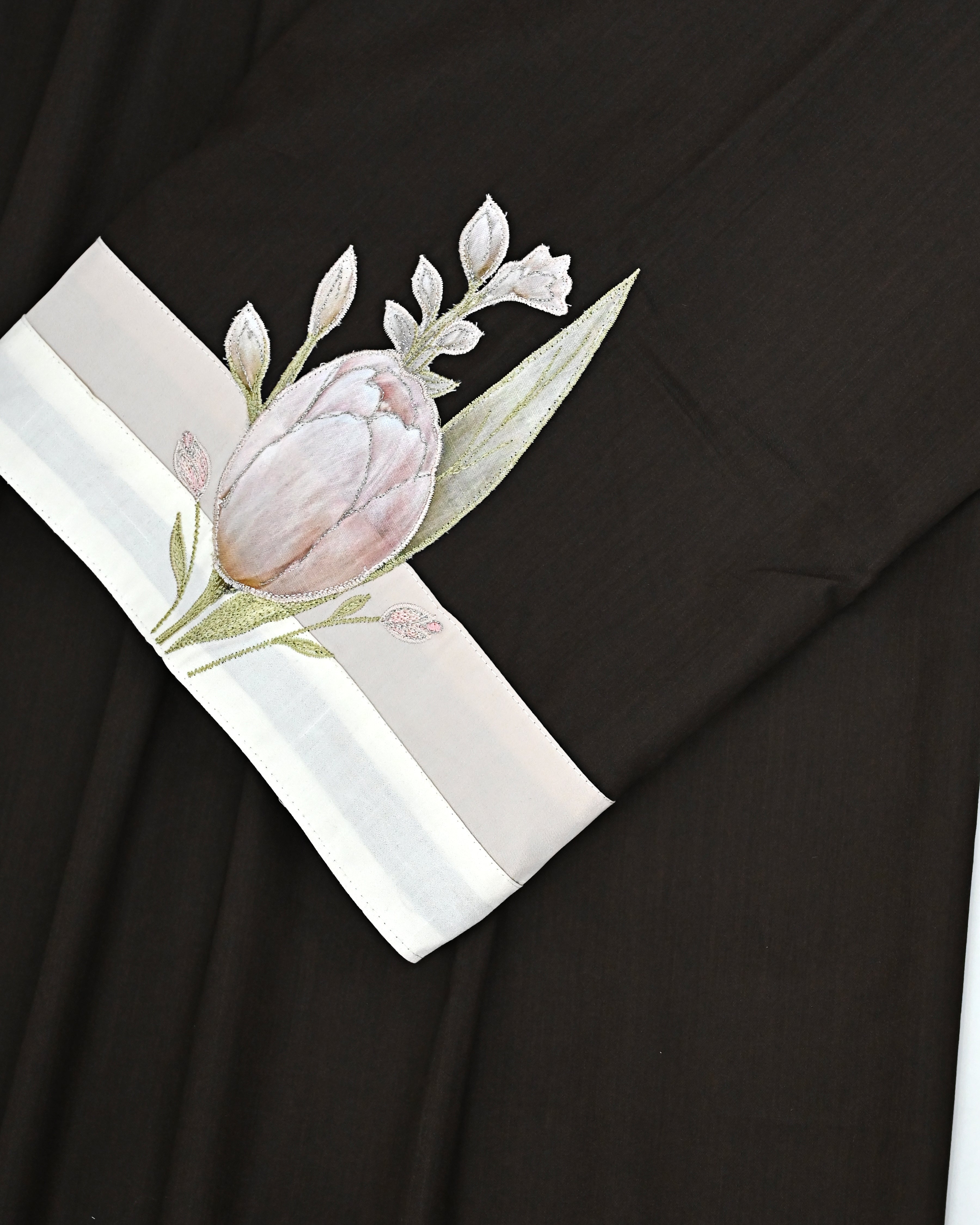 Dark Chocolate Brown Rida With Smart Light Beige White Panel Dark Lace & & Floral Applique