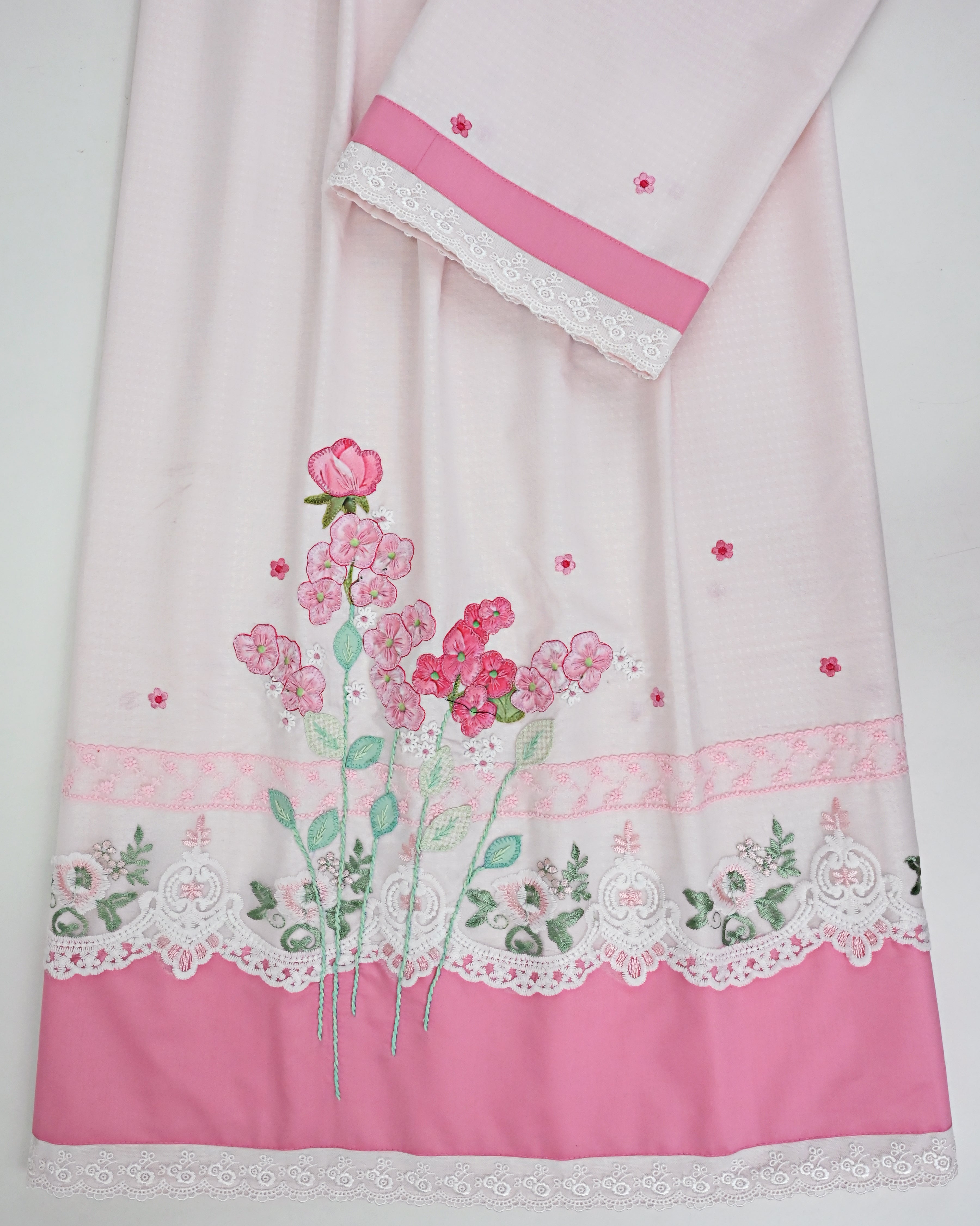 Baby Pink Rida With Smart Lace Panel & Floral Embroidery Work On Lace