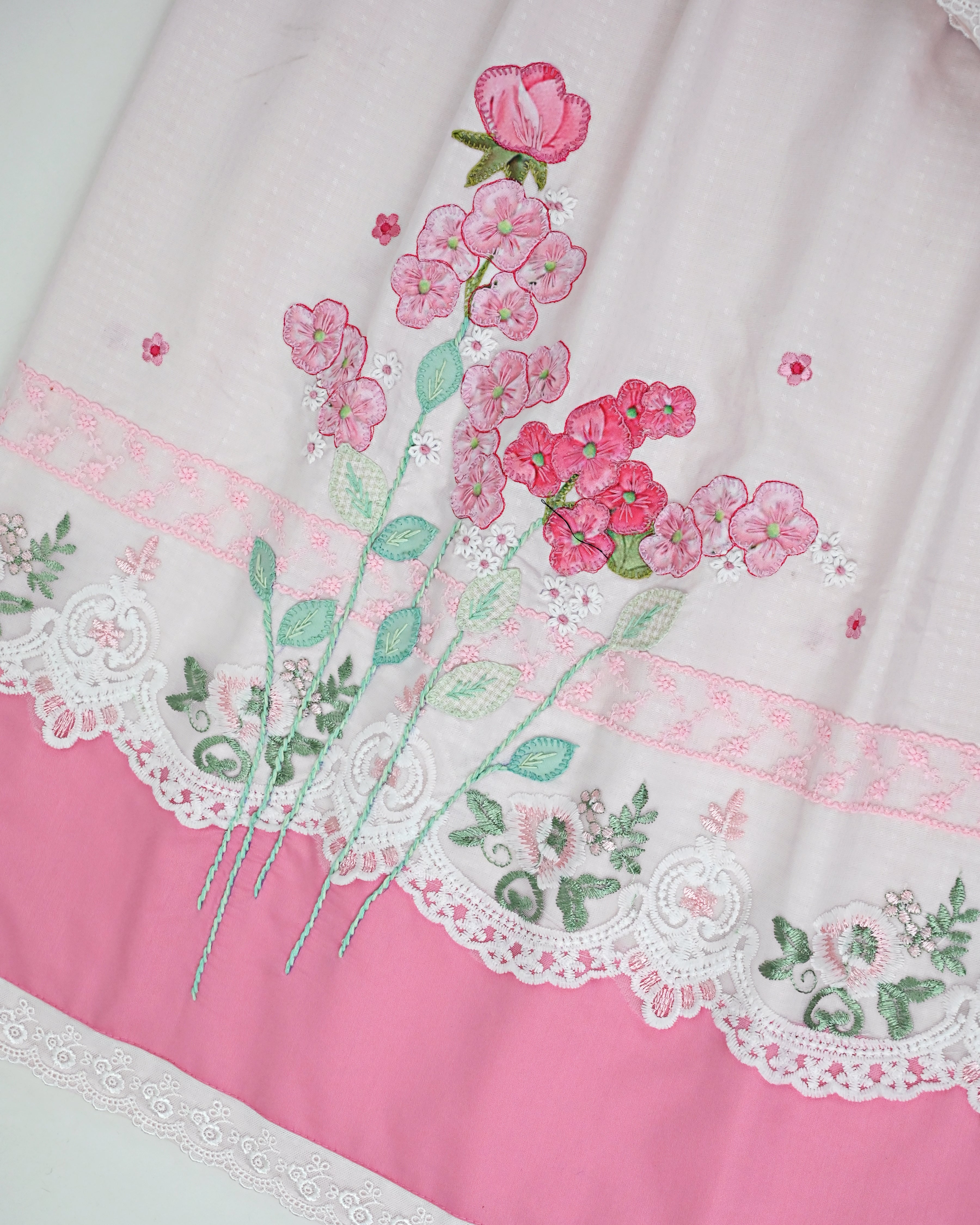 Baby Pink Rida With Smart Lace Panel & Floral Embroidery Work On Lace