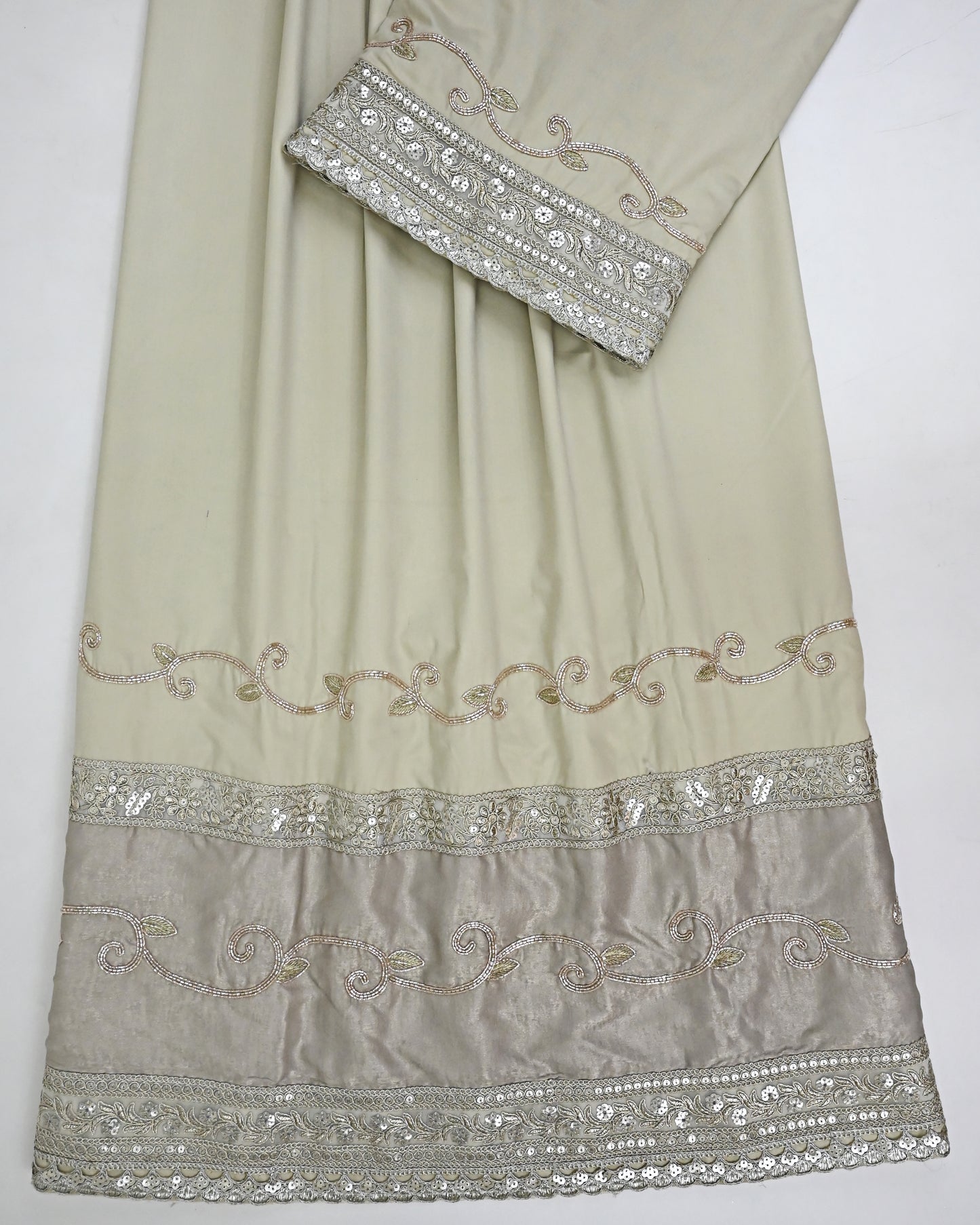 Light Beige Rida With Heavy Look Golden Lace & Aari Work All Over Border On Panel