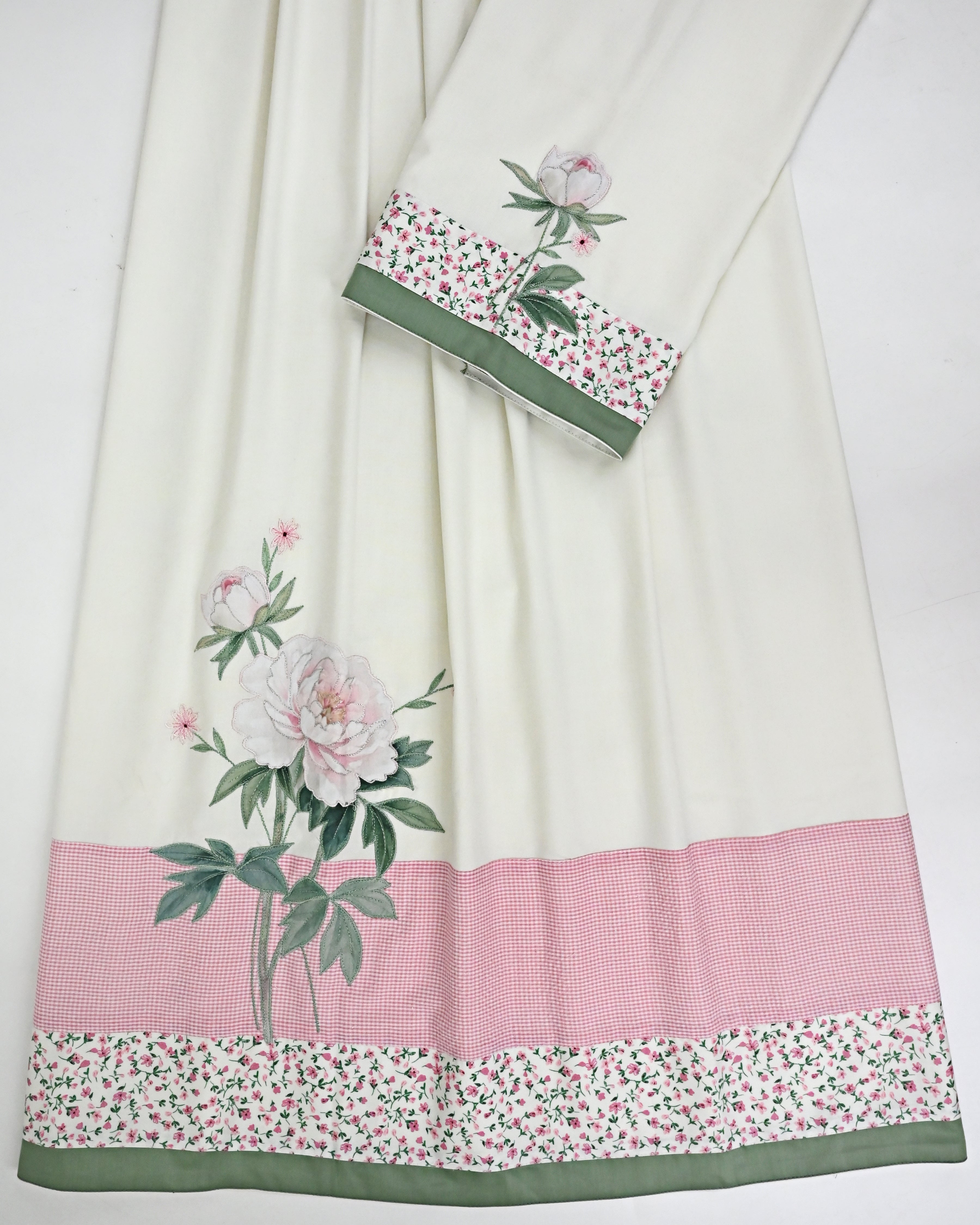 Off White Rida With Popcorn Floral Panel & Smart Floral Applique Work