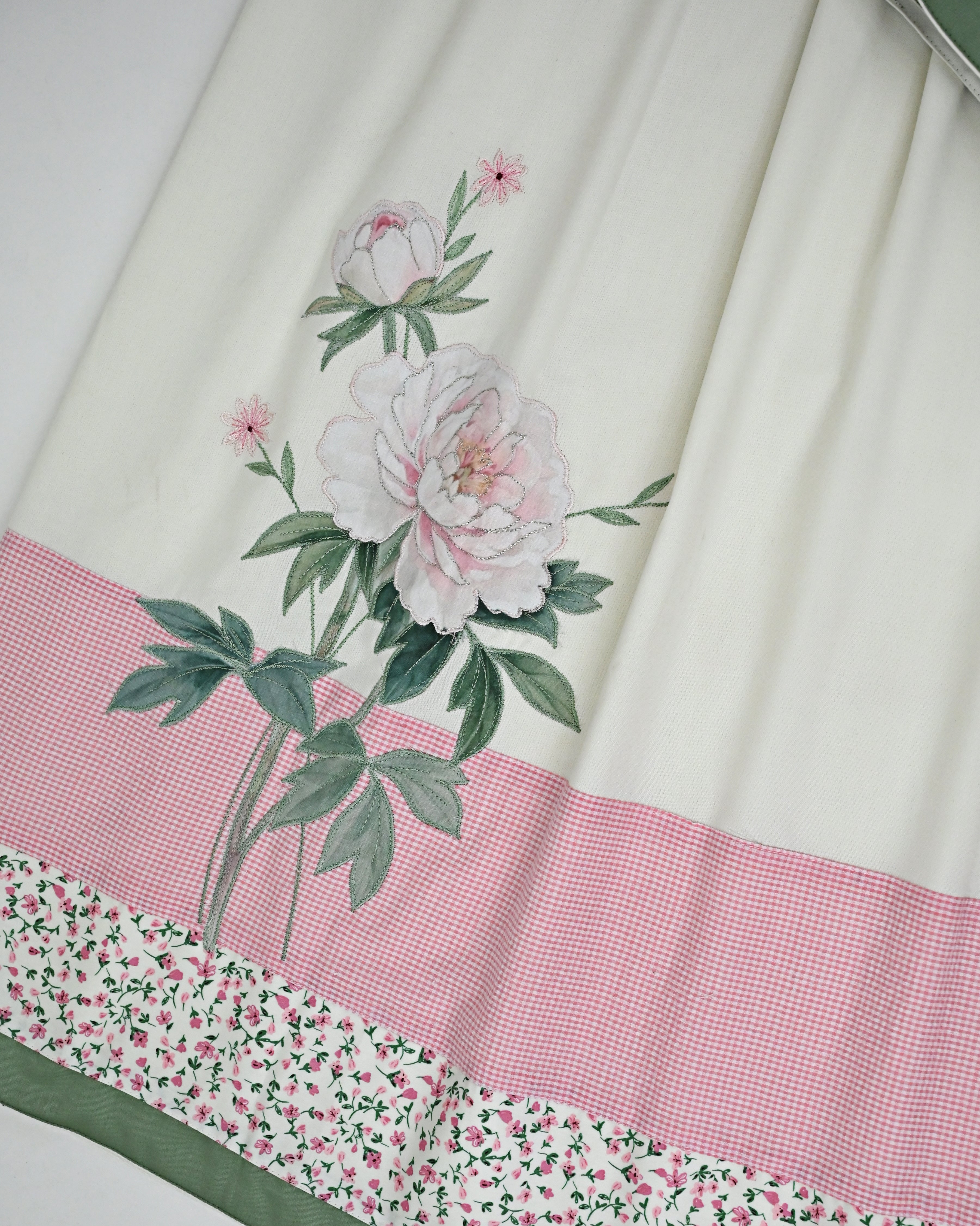 Off White Rida With Popcorn Floral Panel & Smart Floral Applique Work