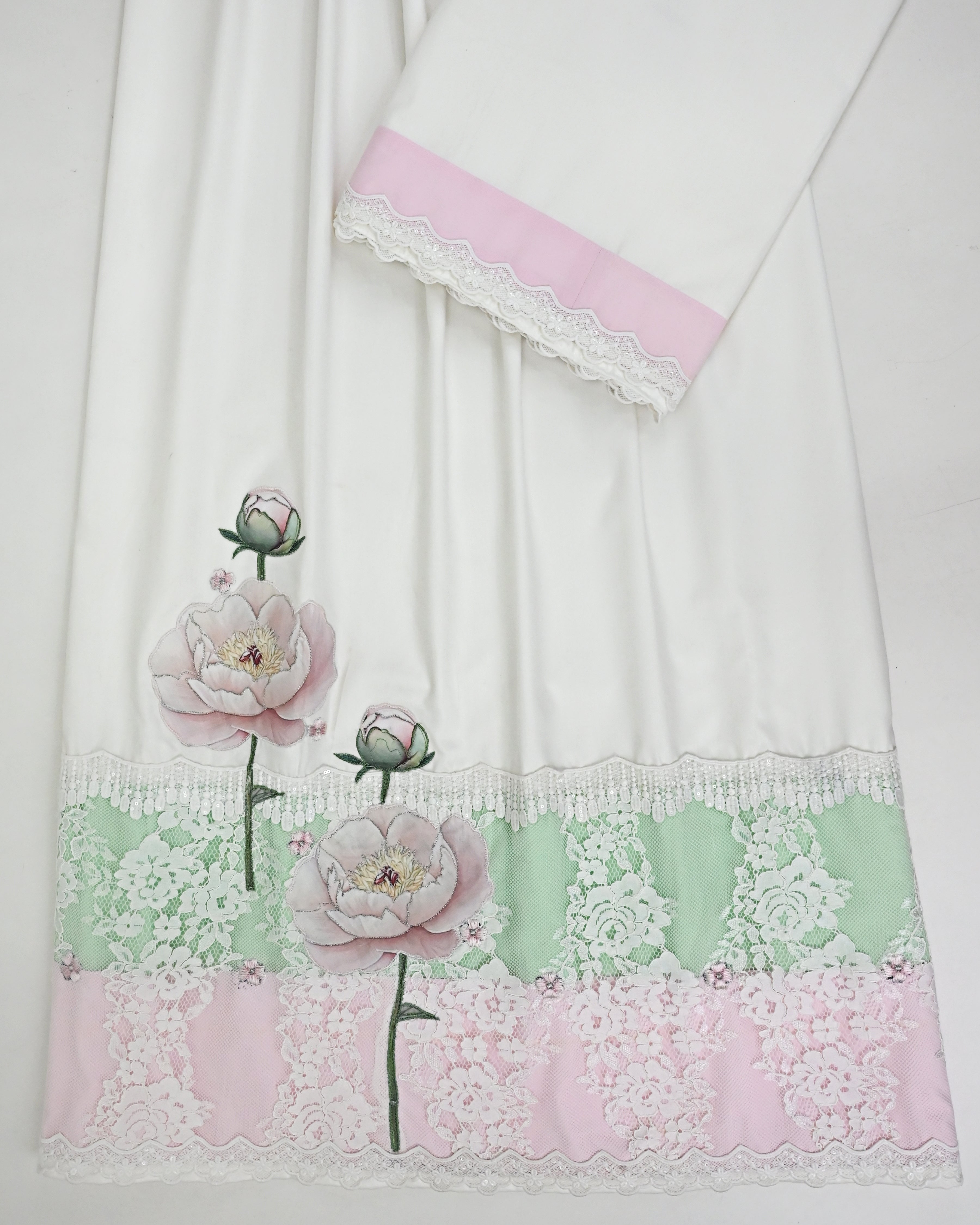 Ivory Rida With Green Baby Pink Panel Smart Lacing & Smart Floral Applique On Lace