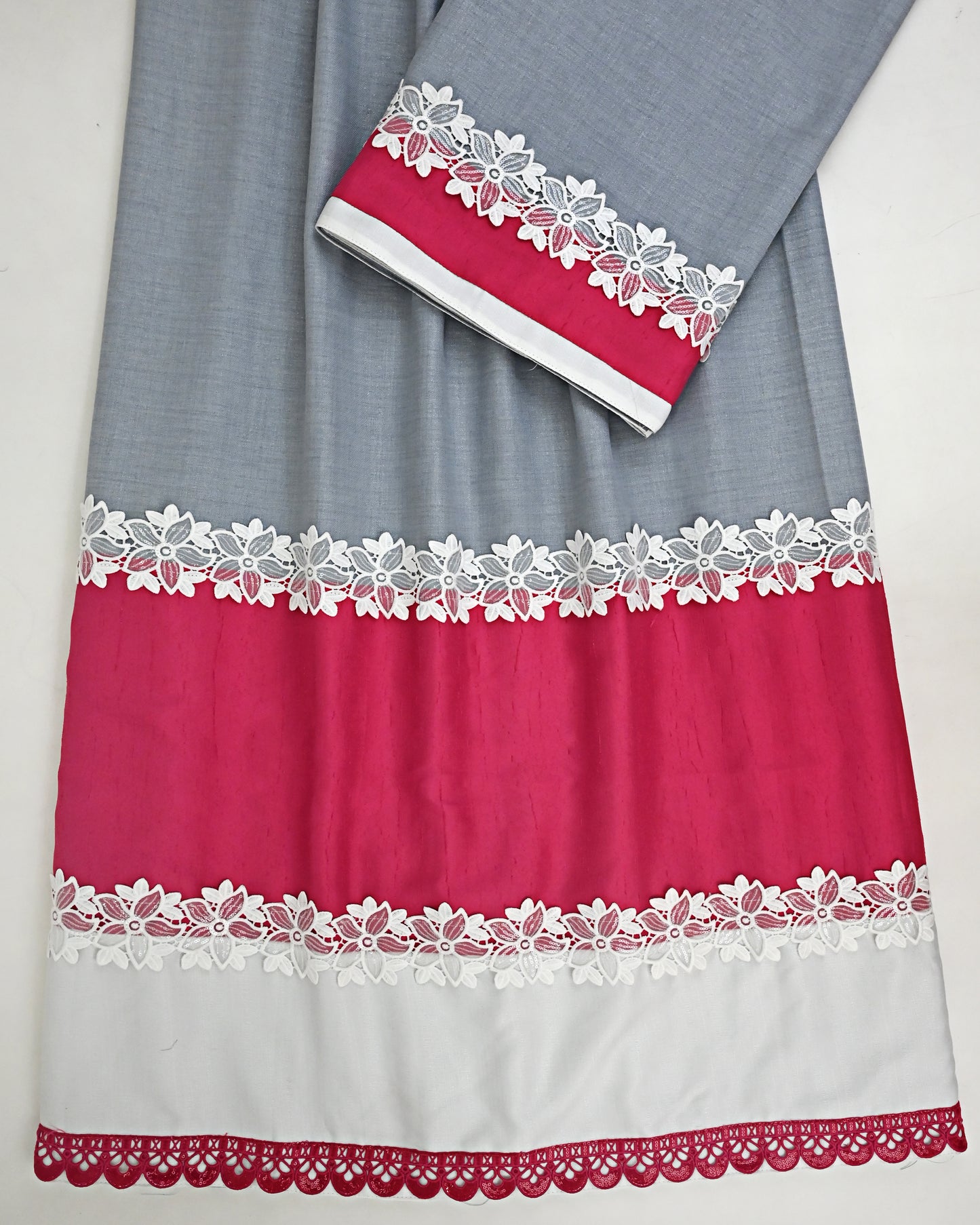 Silver Grey Abaya Rida With Smart Falsa Sharbati Panel & Smart White Floral Lace