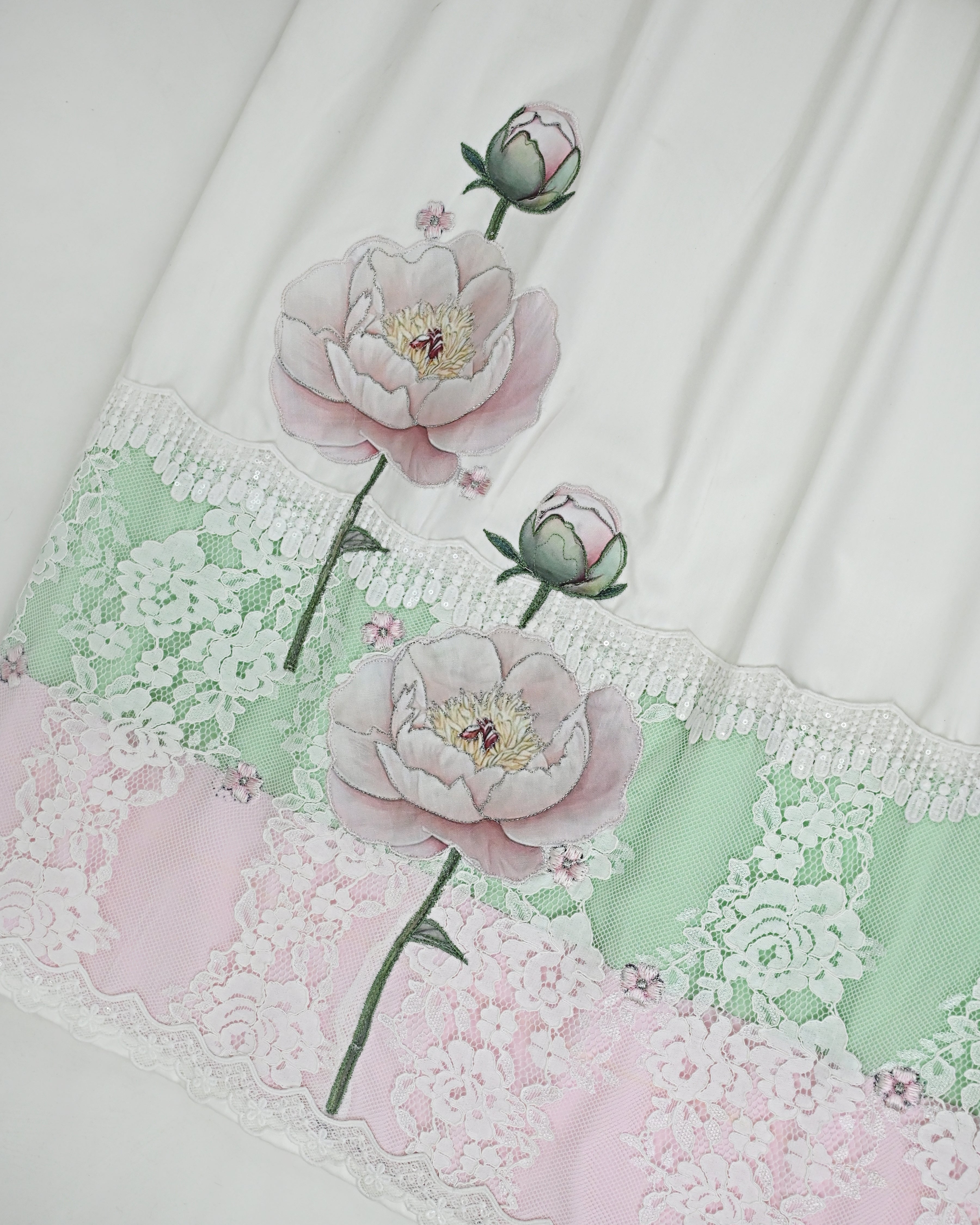 Ivory Rida With Green Baby Pink Panel Smart Lacing & Smart Floral Applique On Lace