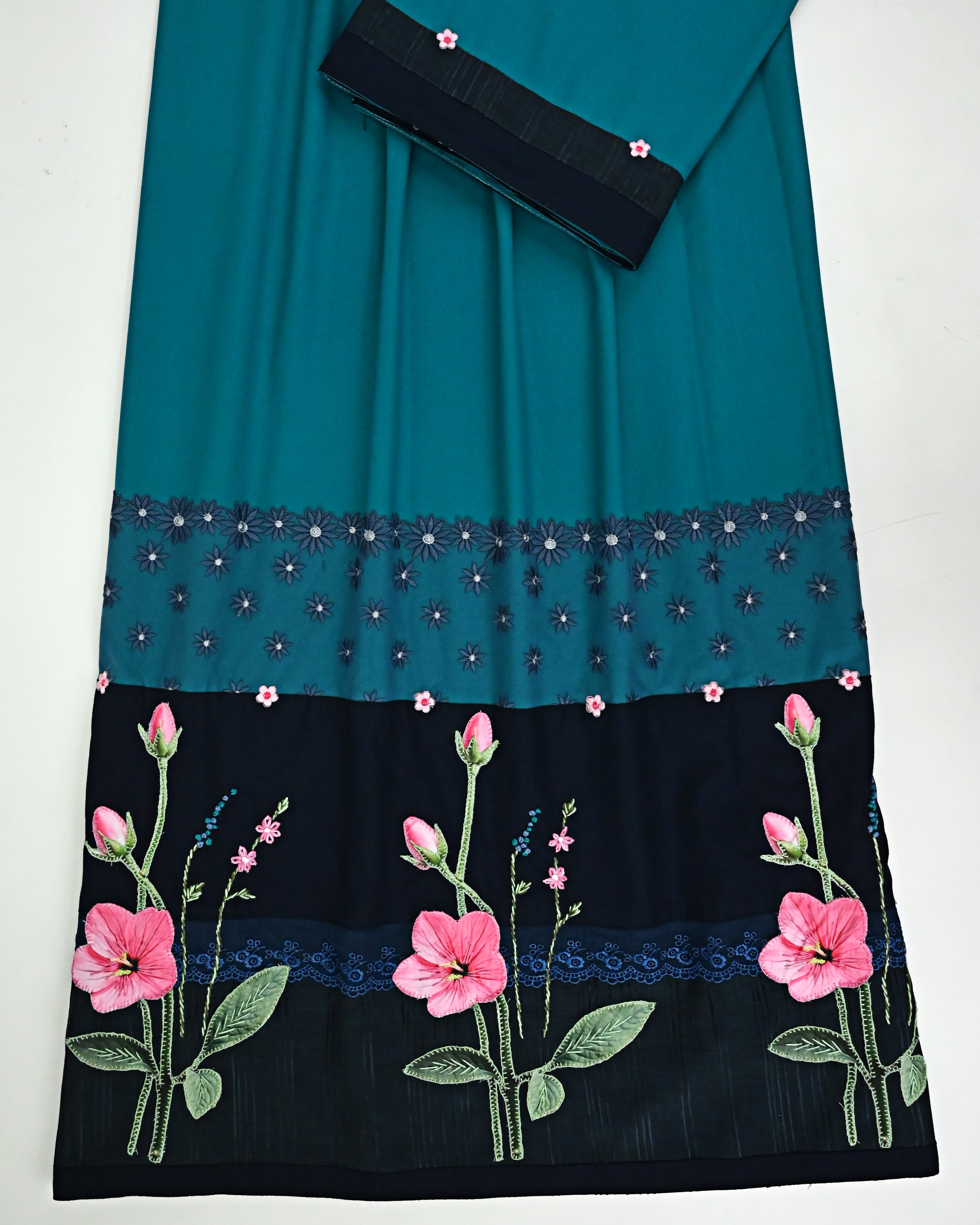 Pine Green Rida With Smart Dark Lacing & Smart All Over Tulip Work