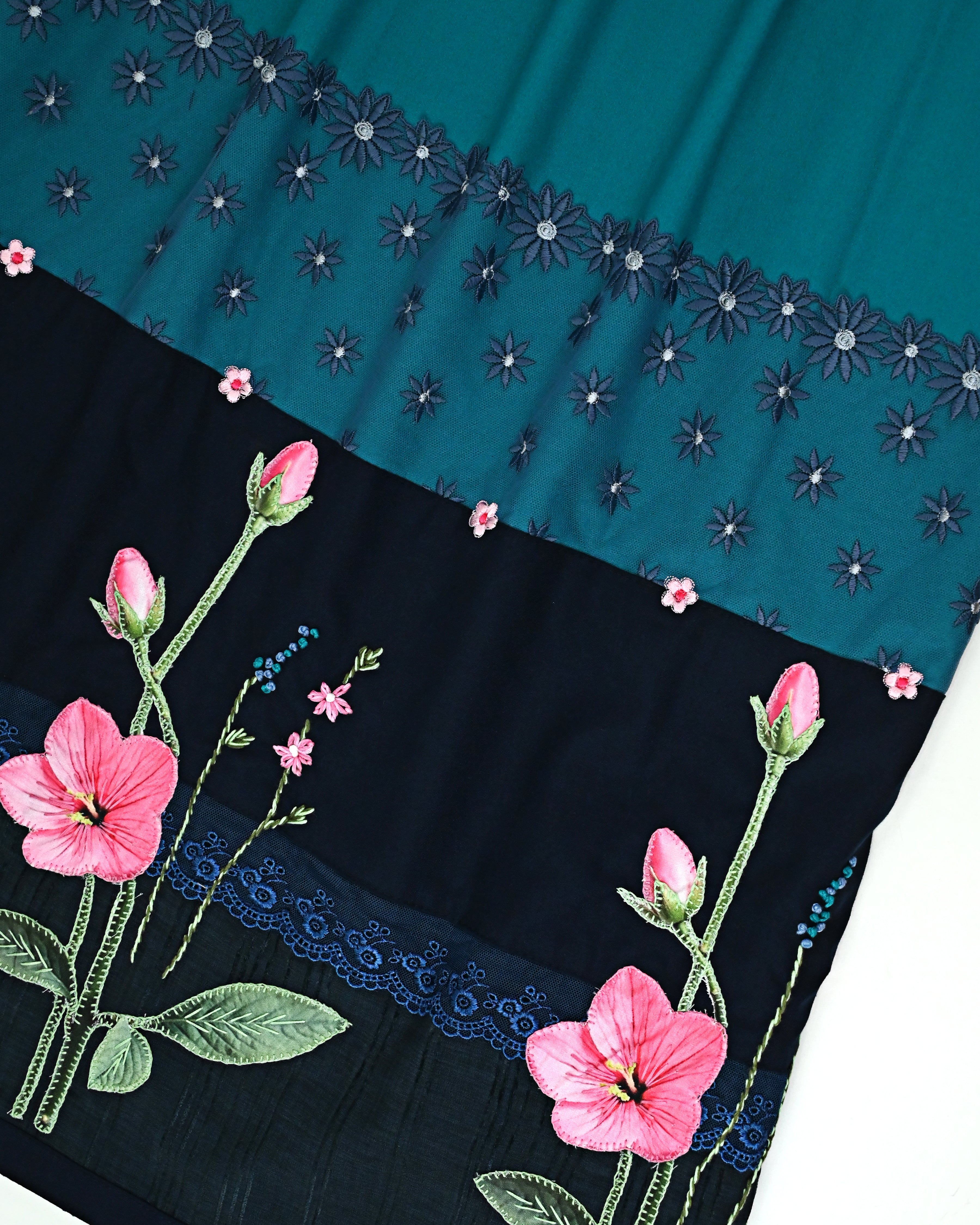 Pine Green Rida With Smart Dark Lacing & Smart All Over Tulip Work