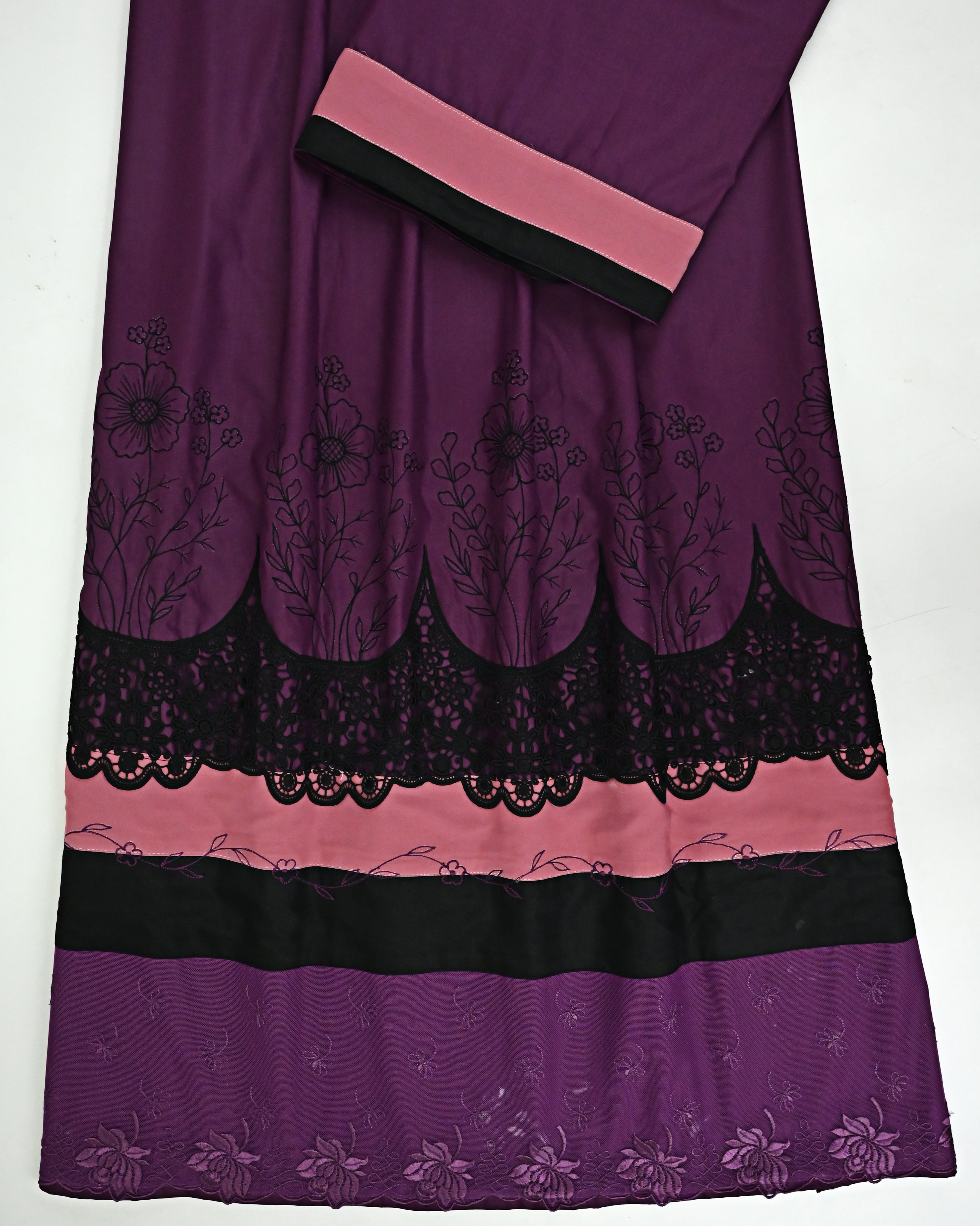 Wine Purple Rida With Smart Dark Lace Dark Panel & Smart Floral Embroidery