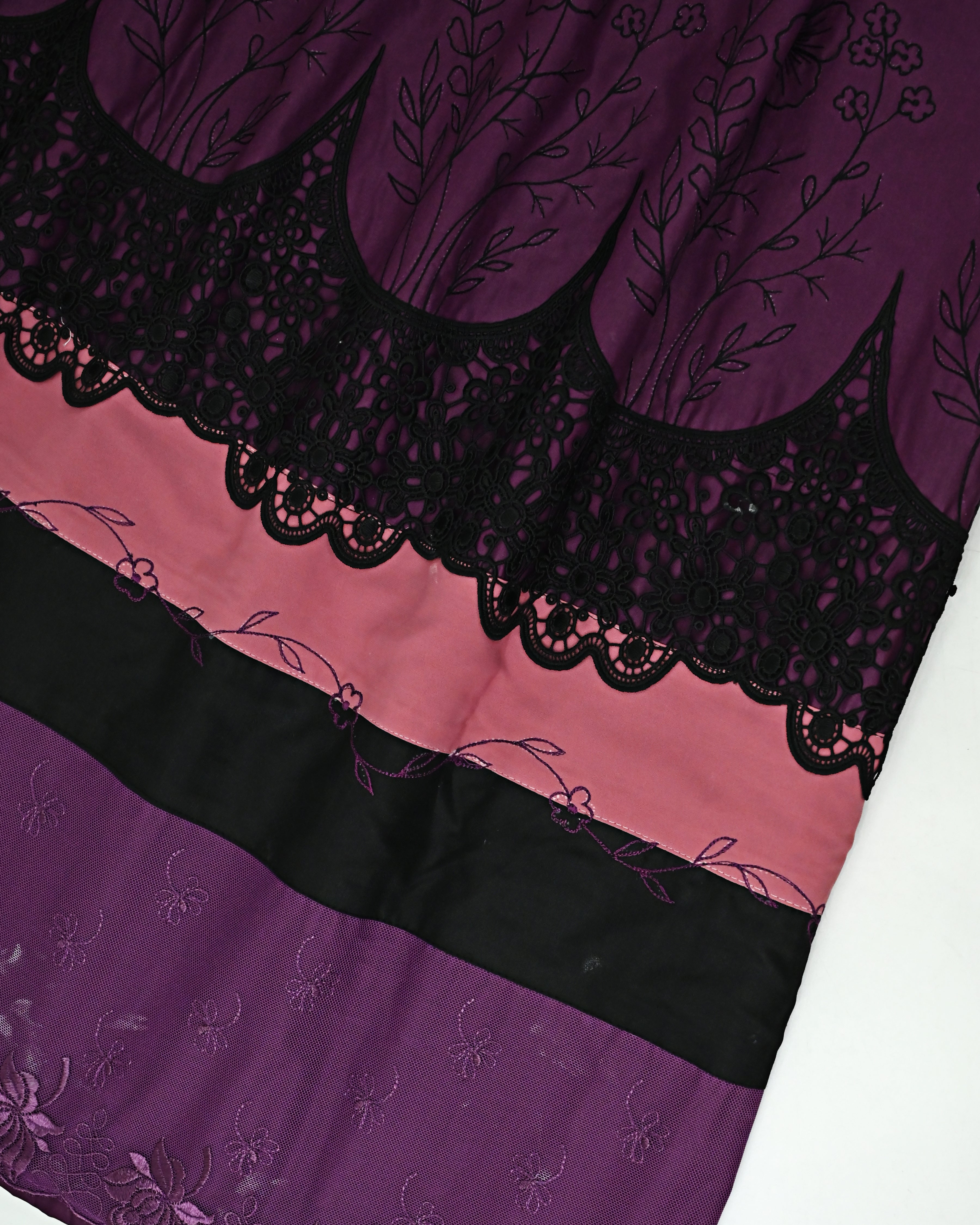 Wine Purple Rida With Smart Dark Lace Dark Panel & Smart Floral Embroidery