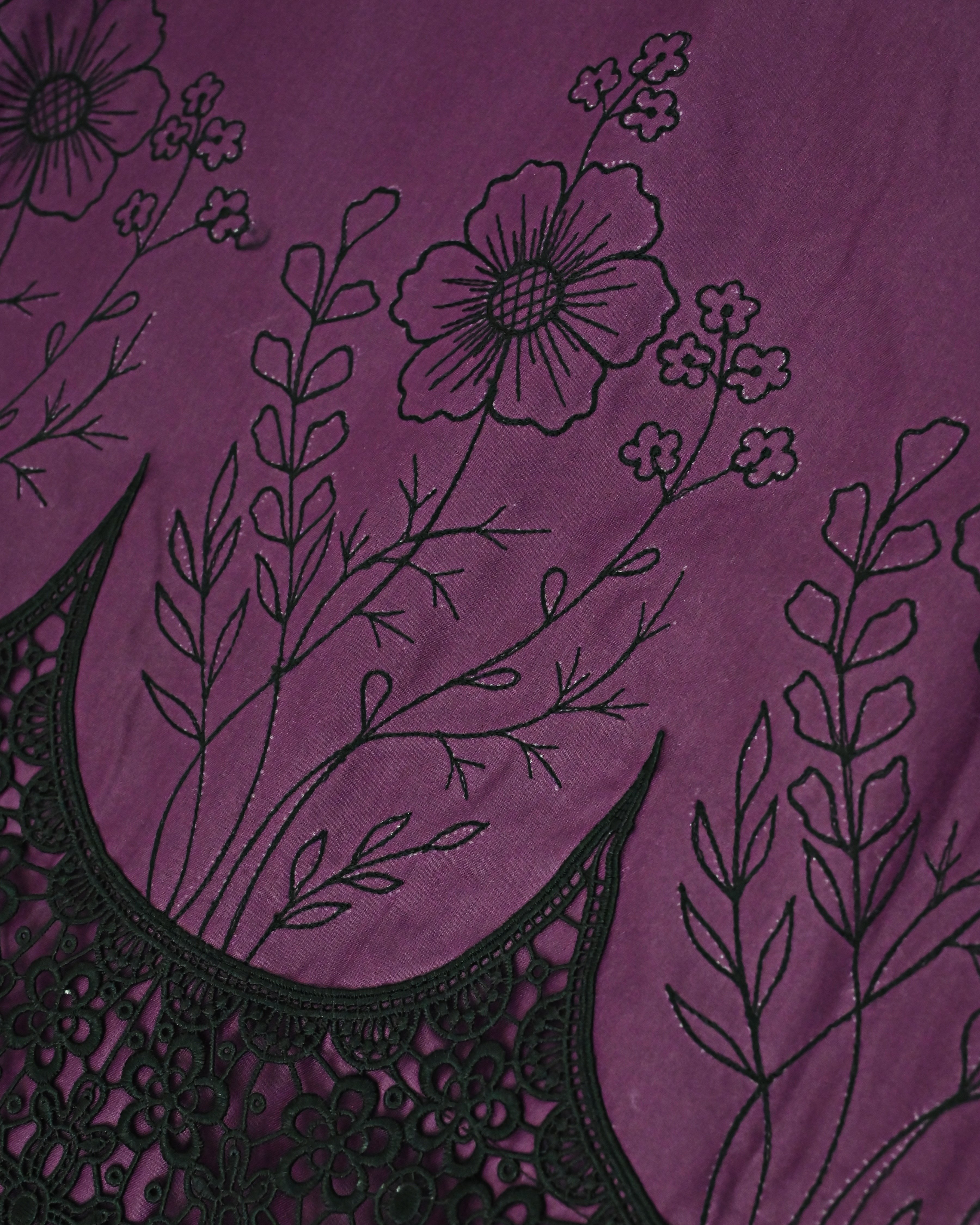 Wine Purple Rida With Smart Dark Lace Dark Panel & Smart Floral Embroidery