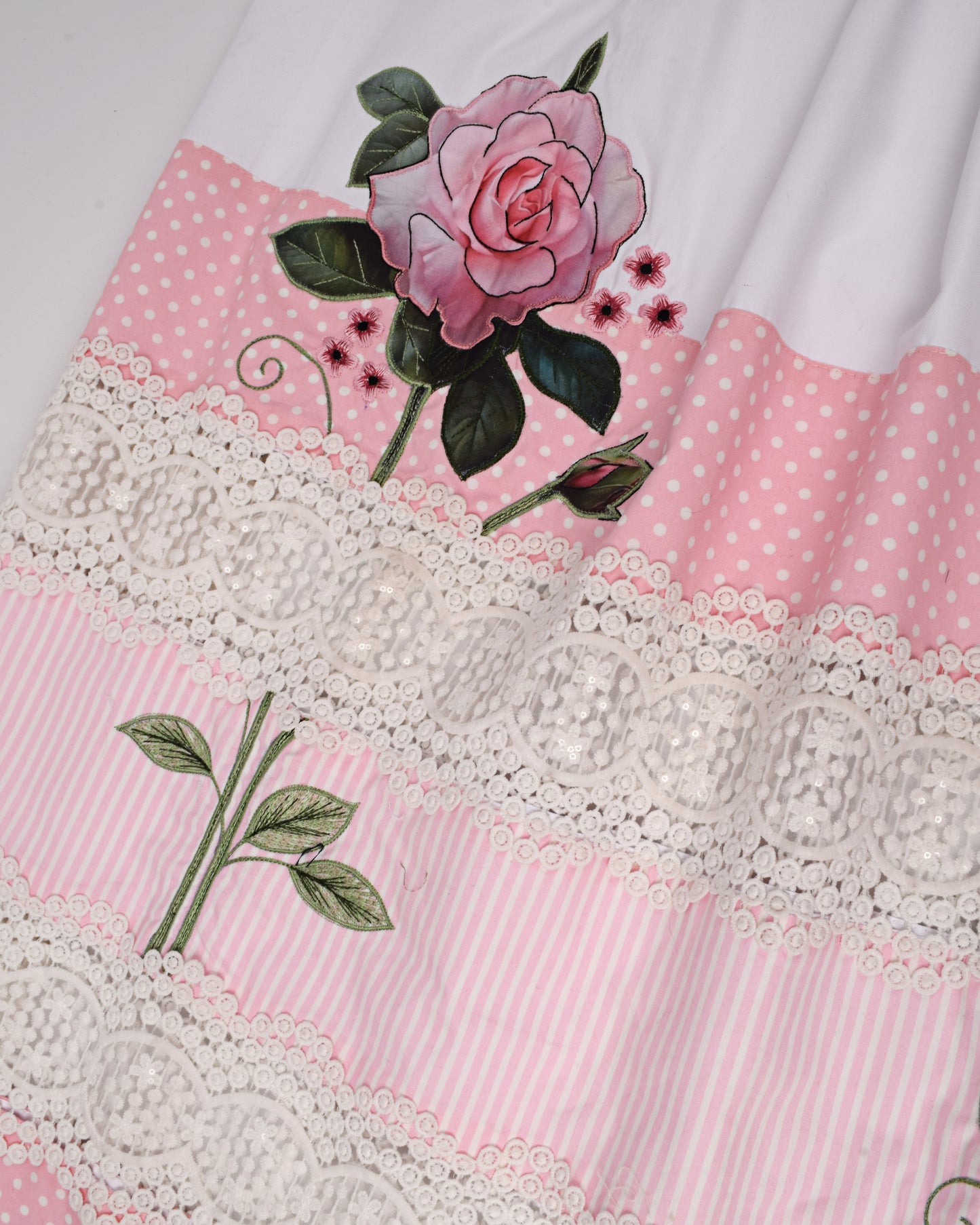 White Rida With Smart Lace & Rose Applique Work