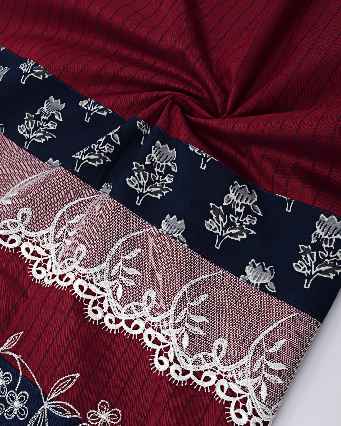 Maroon Rida With Batik Panel,Smart Lace & Embriodery Border