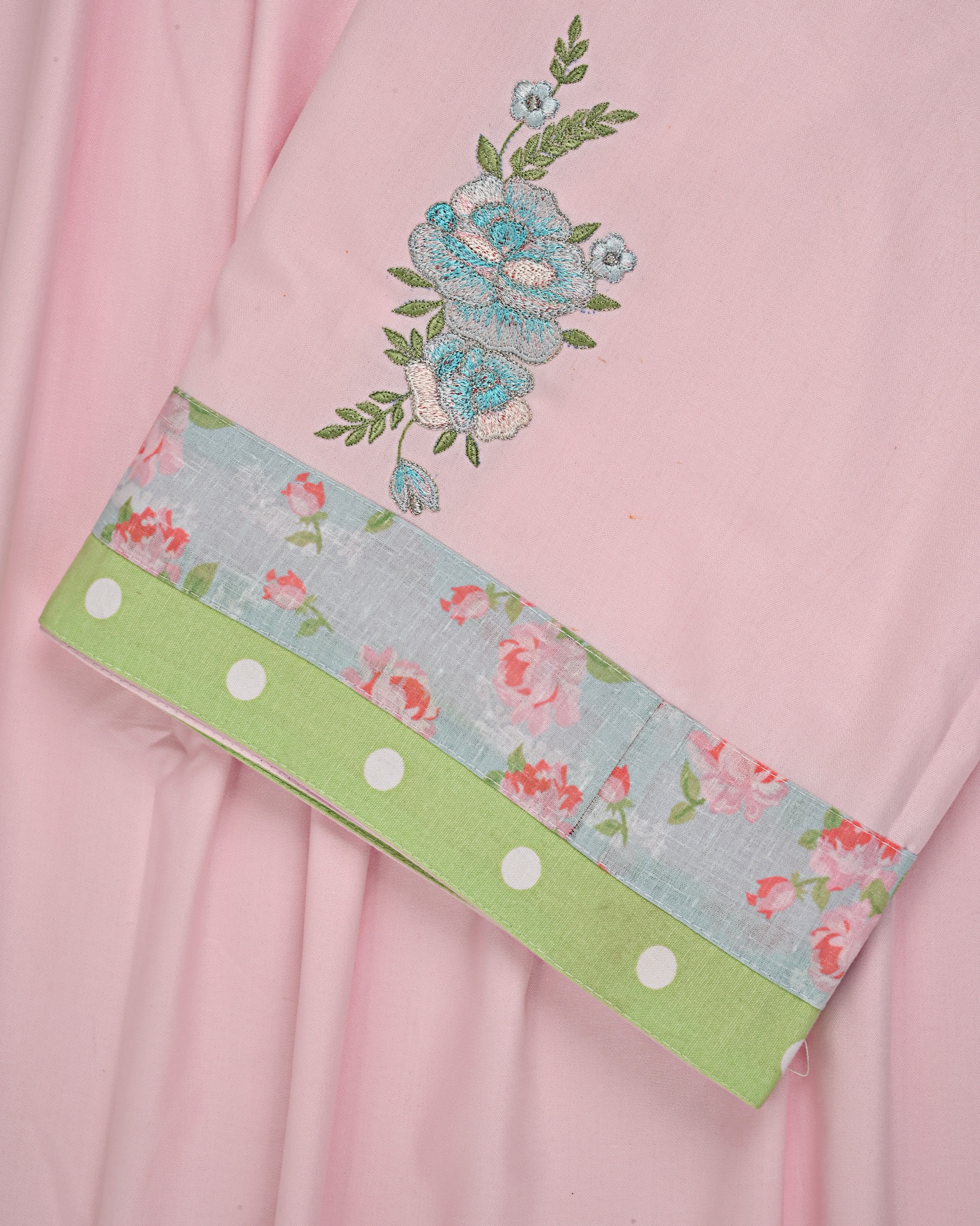 Baby Pink Rida With Smart Floral Embriodery & Floral Panel Lace